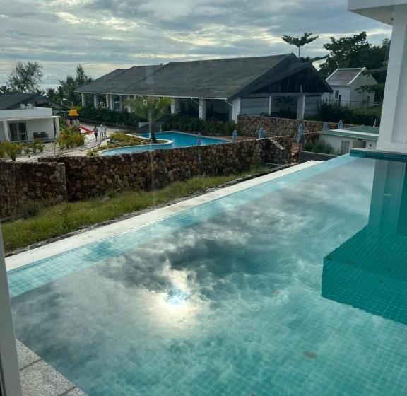 Дом 4 Спальни, You&me Resort