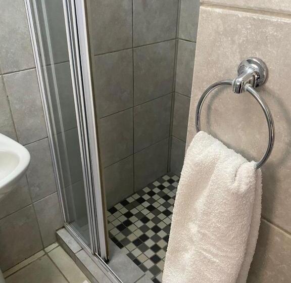اتاق استاندارد, Liam Travel Inn