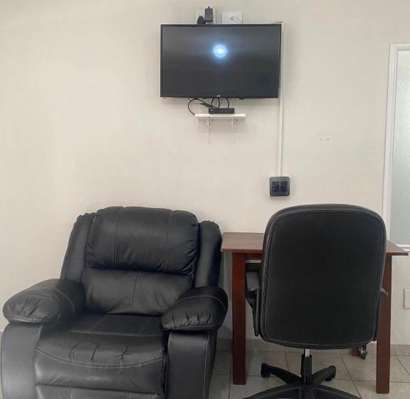 اتاق لوکس, Liam Travel Inn