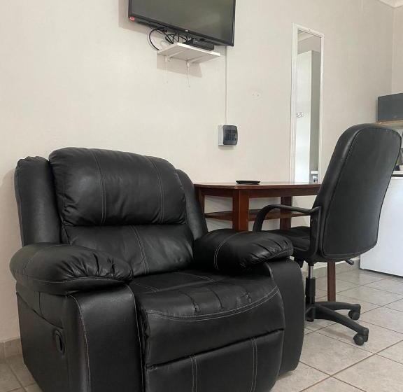 اتاق لوکس, Liam Travel Inn