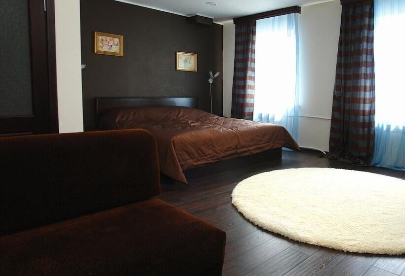 스탠다드 스튜디오, Alexander House