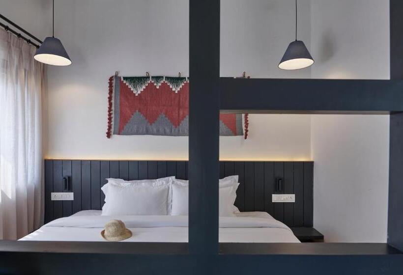 小型套房带阳台, Poshtel Vns