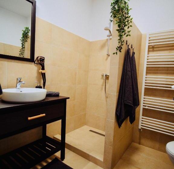 اتاق استاندارد, Zakarias Apartments