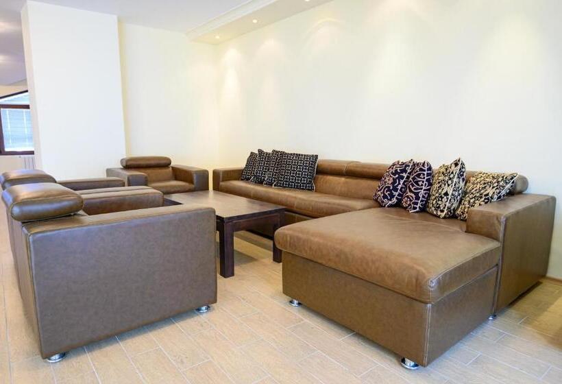 Апартаменты 3 Спальни, Parklands Hotel & Pool