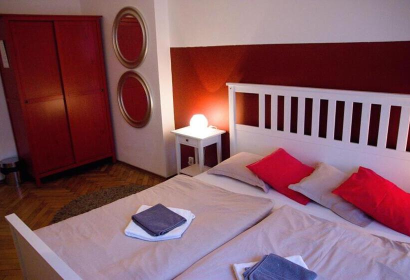 Ortak Banyolu Standart Oda, Budget Apartment