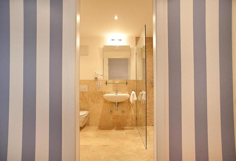 Номер Премиум, Das Hotel In München