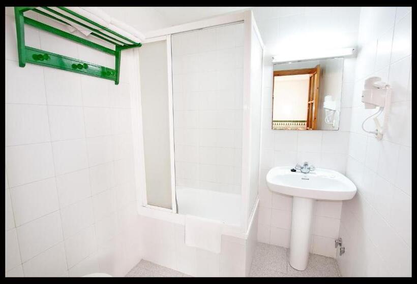 Номер Стандарт Трехместный, Hostal Estacion