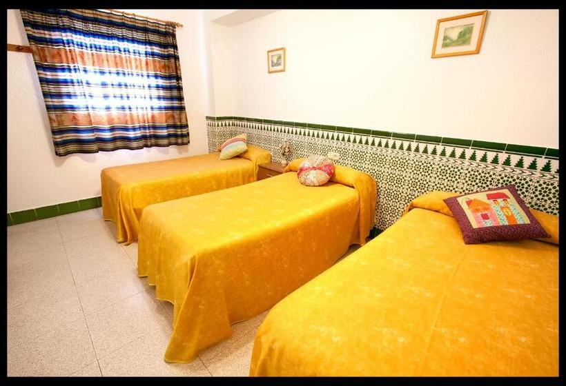 Номер Стандарт Трехместный, Hostal Estacion