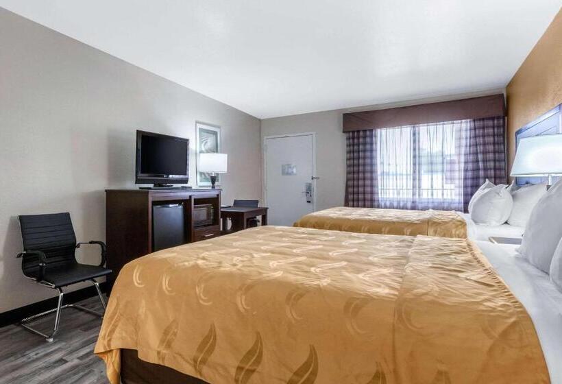 Quarto Estandar, Quality Inn & Suites Near Downtown Mesa