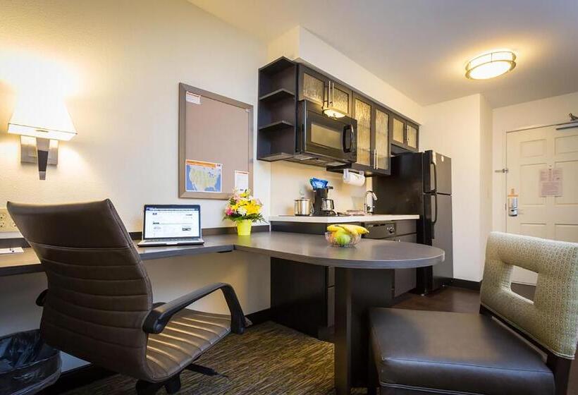 سوئیت با تخت بزرگ, Candlewood Suites Sidney, An Ihg