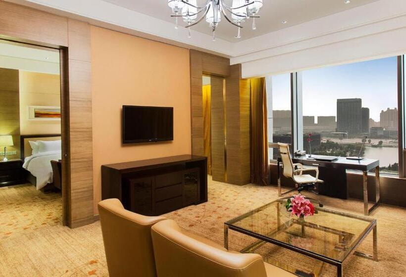 带大床的套房, Crowne Plaza Nanjing Jiangning, An Ihg