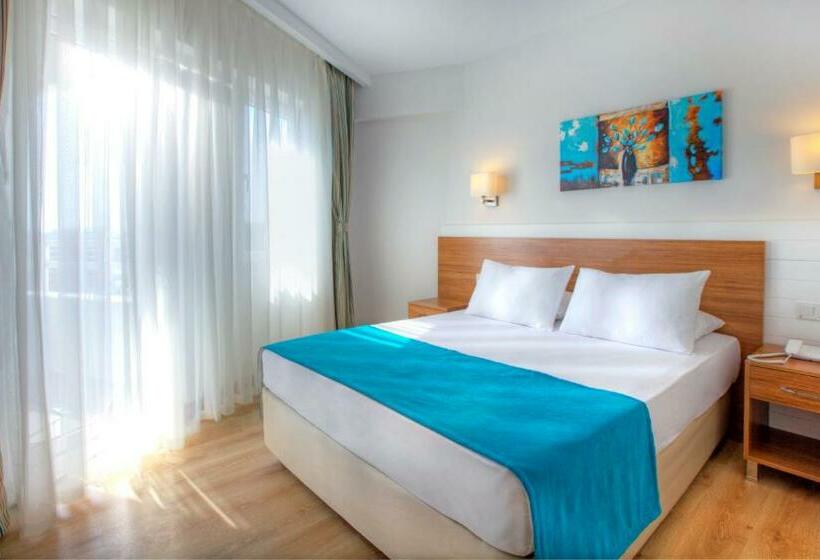 Семейный Номер Deluxe, Grand Park Lara