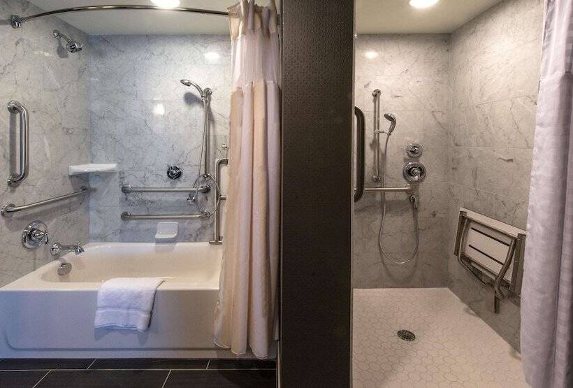 장애인을 위한 스위트, Hilton Garden Inn Charleston Waterfront/downtown