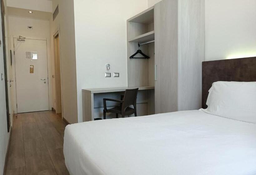 Номер Basic, Phi Hotel Milano