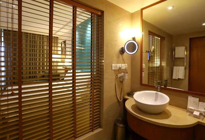 Номер Deluxe, Radisson Blu Hotel Chennai City Centre