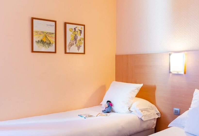 Номер Стандарт Трехместный, The Originals City, Hôtel Le Pavillon, Béziers Est