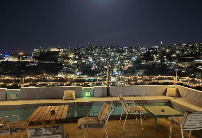 اتاق استاندارد با سرویس بهداشتی مشترک, Rainbow House