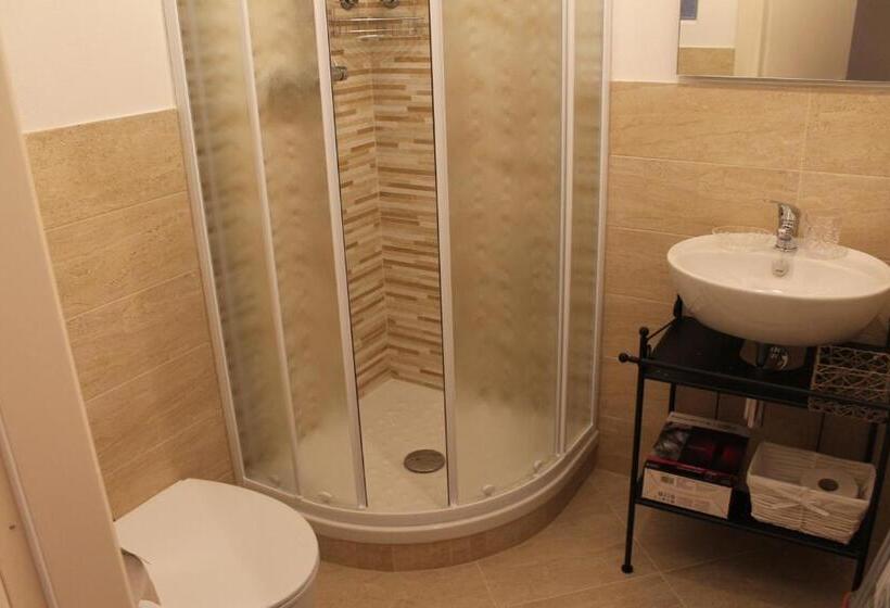 이코노미 룸, Il Casale Di Sandra
