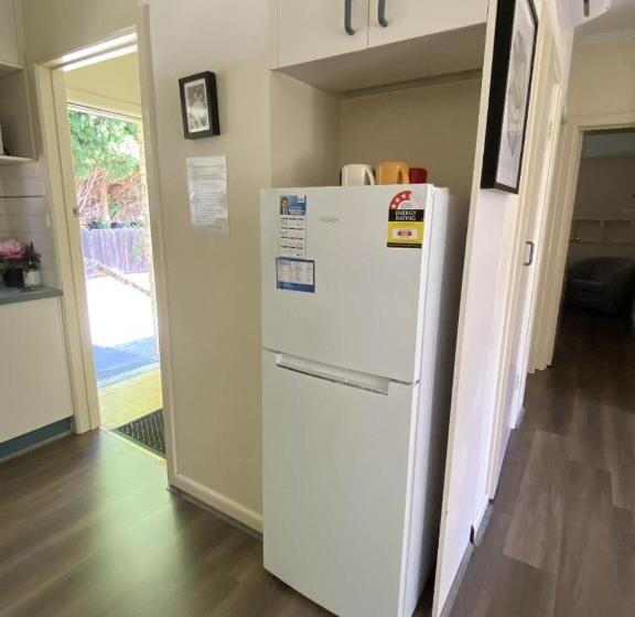 Вилла 2 Спальни, Mitcham Station Home Stay