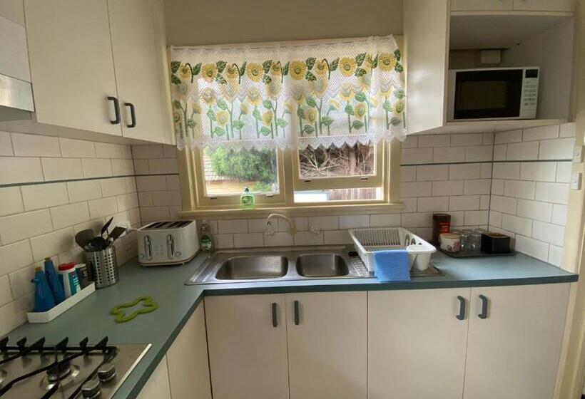 Вилла 2 Спальни, Mitcham Station Home Stay