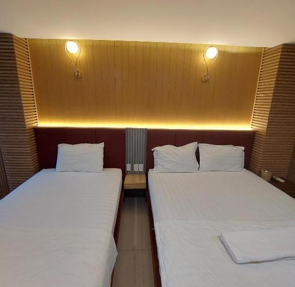 اتاق استاندارد سه تخته با بالکن, Abc Hotel Bình Tân
