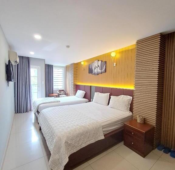 اتاق استاندارد سه تخته با بالکن, Abc Hotel Bình Tân