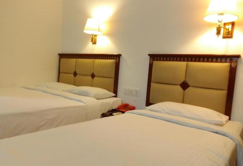 اتاق لوکس سه تخته, Oyo 90464 Borneo Suites