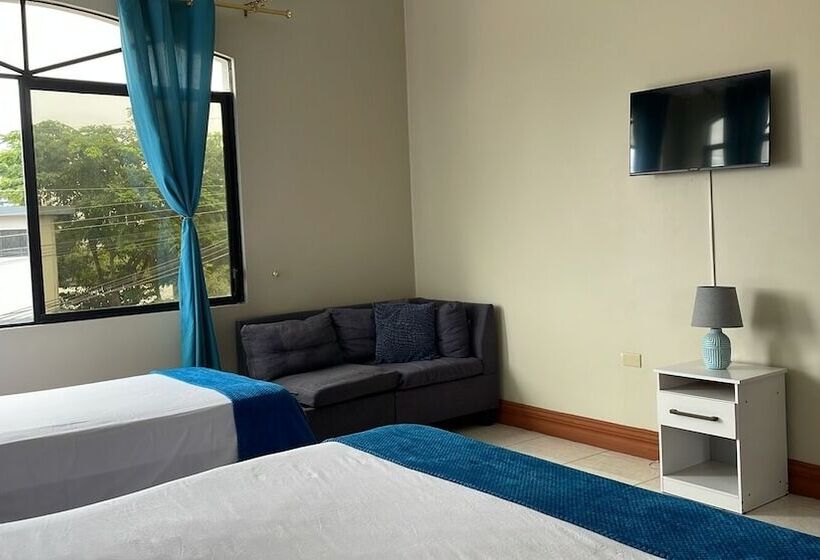 Номер Стандарт Трехместный, Reef Hostel Manta