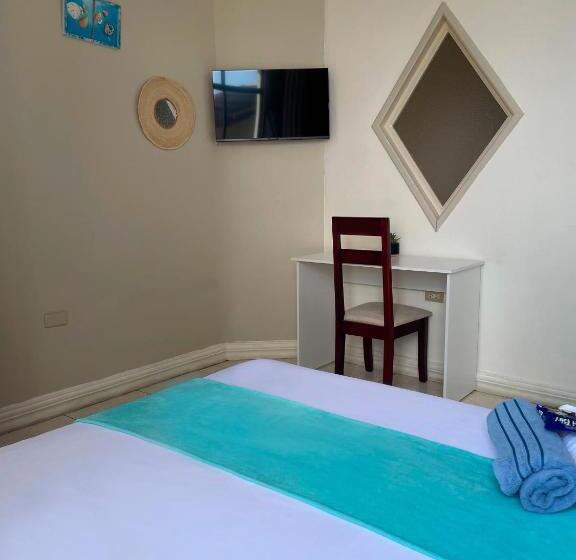 Люкс, Reef Hostel Manta