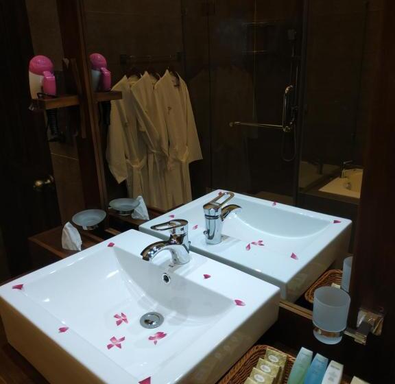 Трехместный Номер Deluxe, Sigiriya Cashew Palace Resort
