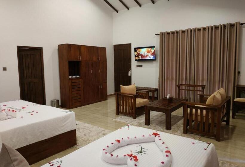 디럭스 트리플 룸, Sigiriya Cashew Palace Resort