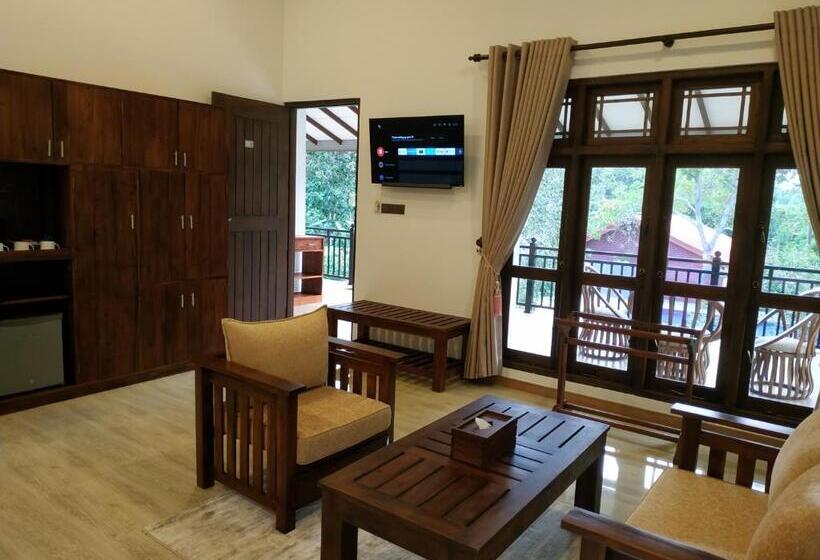 Трехместный Номер Deluxe, Sigiriya Cashew Palace Resort