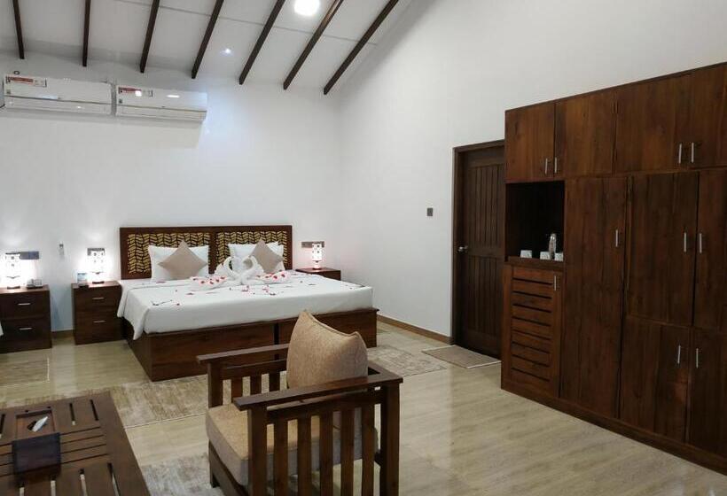 Трехместный Номер Deluxe, Sigiriya Cashew Palace Resort