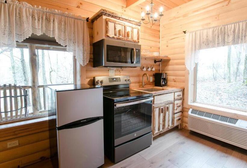 스위트 킹사이즈 침대, Coblentz Country Lodge By Amish Country Lodging