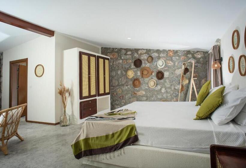 נוף לבריכה, Villa Florya