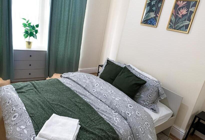 Quarto Estandar, Large House Near Anfield & Liverpool Town