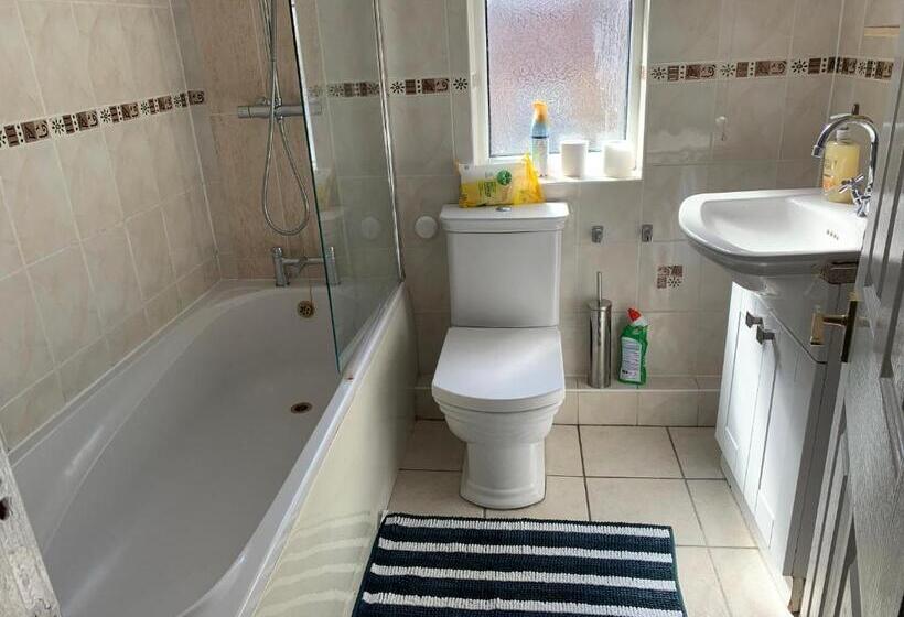 Quarto Estandar, Large House Near Anfield & Liverpool Town