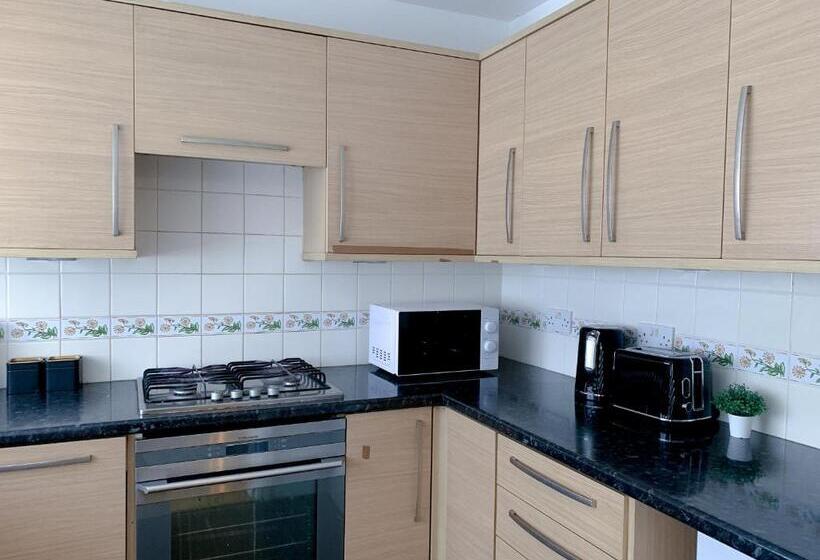 Quarto Estandar Individual, Large House Near Anfield & Liverpool Town