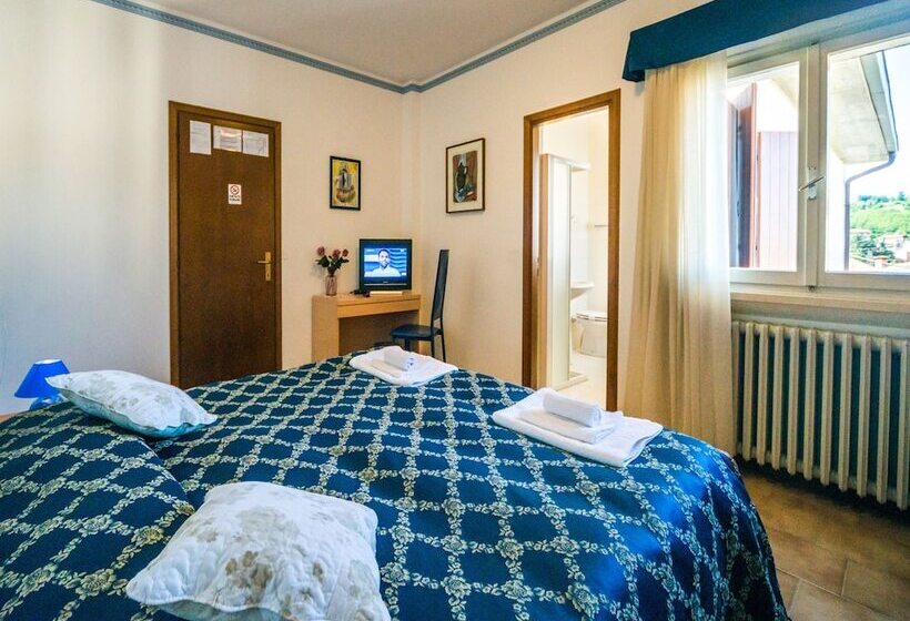 Номер Стандарт Трехместный, Albergo Centrale