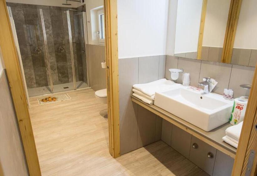 Family Suite, Majorka