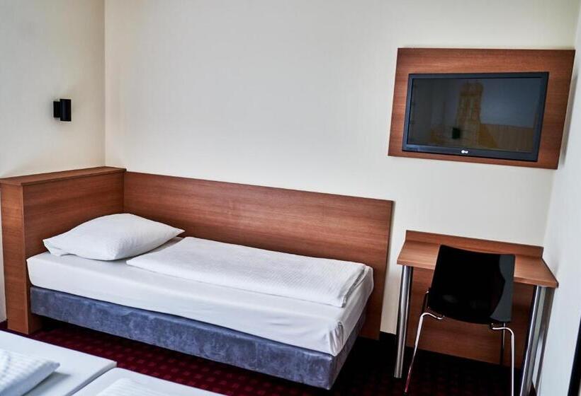 اتاق استاندارد سه نفره, Mcdreams Hotel München   Messe