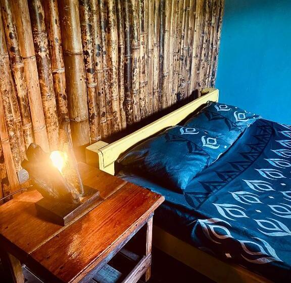 디럭스 트리플 룸, Utria Hostel