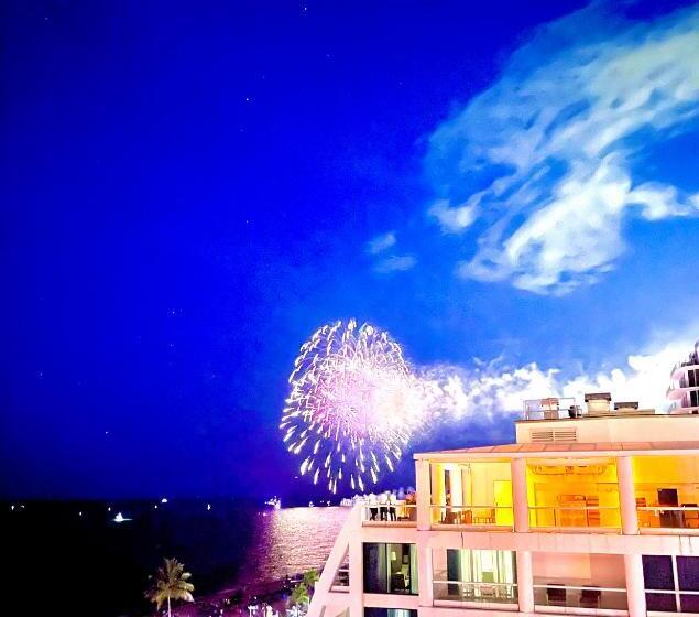 キングサイズベッドのスイートルーム, The Atlantic Hotel & Spa Condo