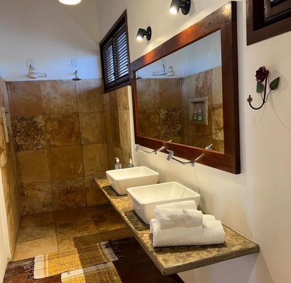 Четырехместный Номер Стандарт с Балконом, Casa Camurupim