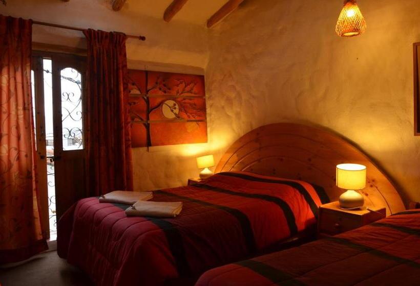 اتاق استاندارد سه نفره, Hostal Madre Tierra