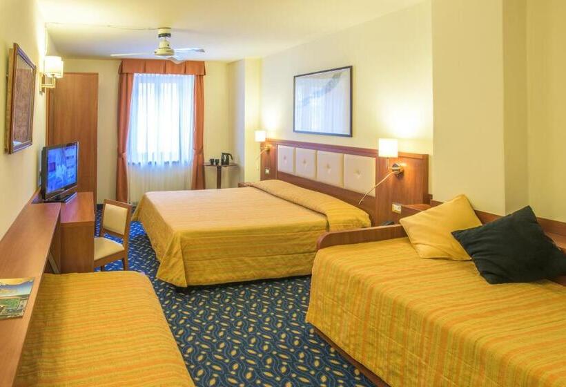 Семейный Номер, Lake Hotel Benaco