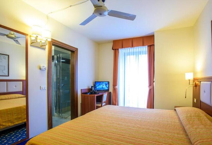 Семейный Номер, Lake Hotel Benaco