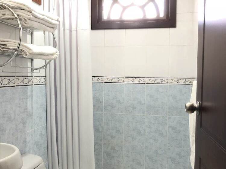 标准三人间, Nass Casa Coronel