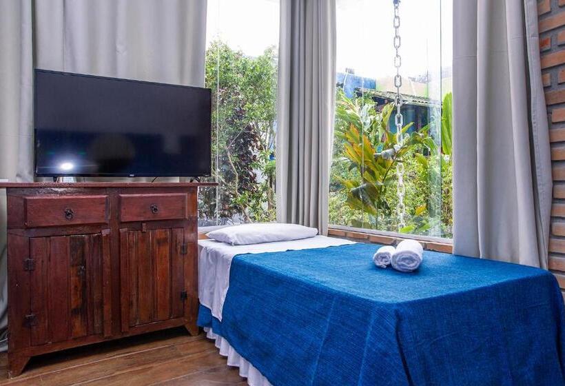 اتاق لوکس با وان آب گرم, Pousada Recanto Da Villa