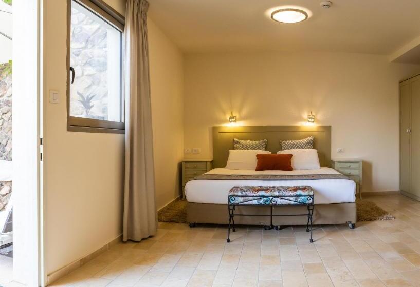 Quarto Estandar, Yehelim Boutique